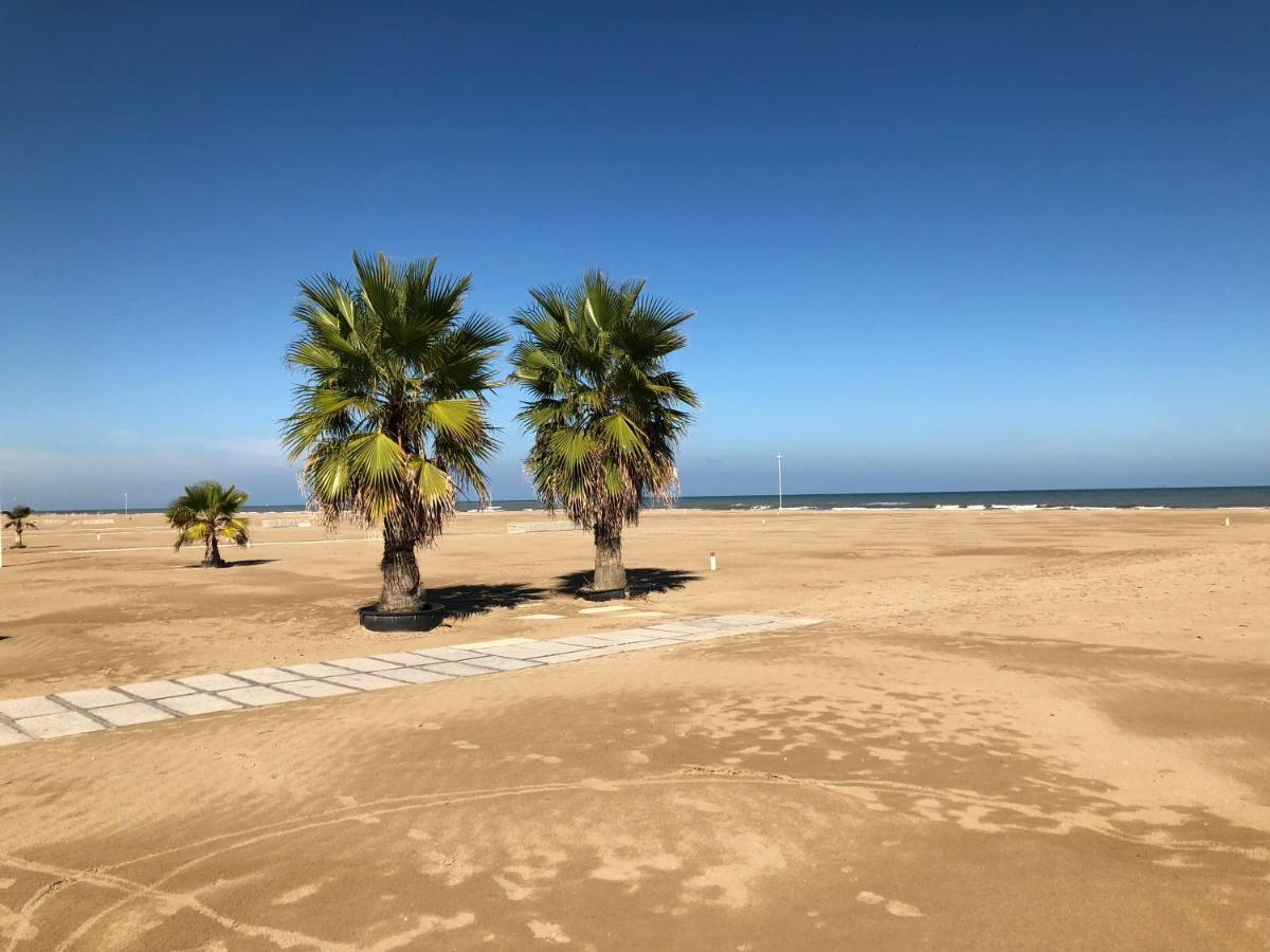 לידו דליי אסטנסי On The Adriatic Beach Tra Venezia Ferrara E Ravenna Sulla Spiaggia Della Riviera Adriatica מראה חיצוני תמונה