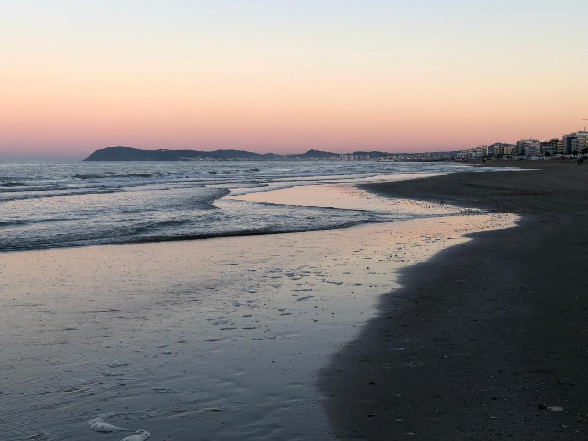 לידו דליי אסטנסי On The Adriatic Beach Tra Venezia Ferrara E Ravenna Sulla Spiaggia Della Riviera Adriatica מראה חיצוני תמונה